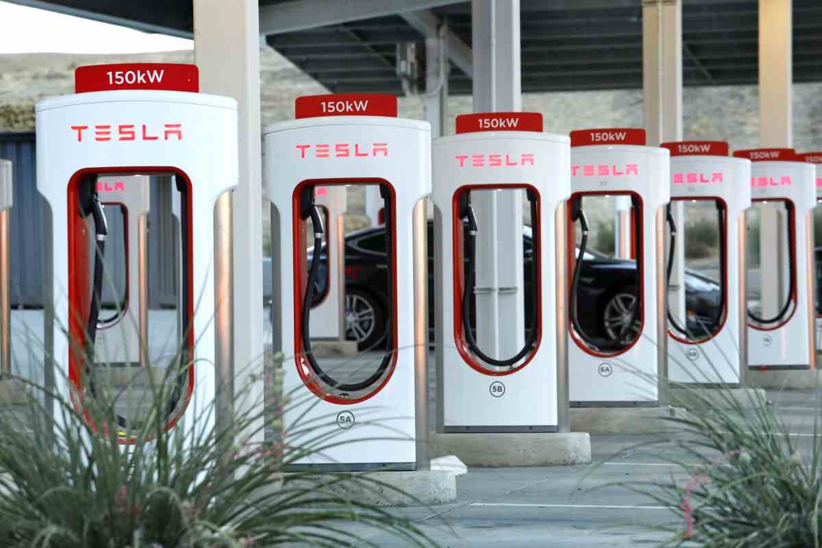 Tesla-Ladestationen in Kettleman City, Kalifornien.