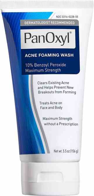 PanOxyl Acne Foaming Wash Benzoyl Peroxide 'Outer Banks' Madelyn Clines Hautpflege- und Make-up-Routine enthält einen 10-Dollar-Akne-Reiniger