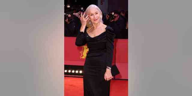 Helen Mirren enthüllte, dass sie sich beim Filmen den Finger gebrochen hatte "Shazam!  Zorn der Götter."