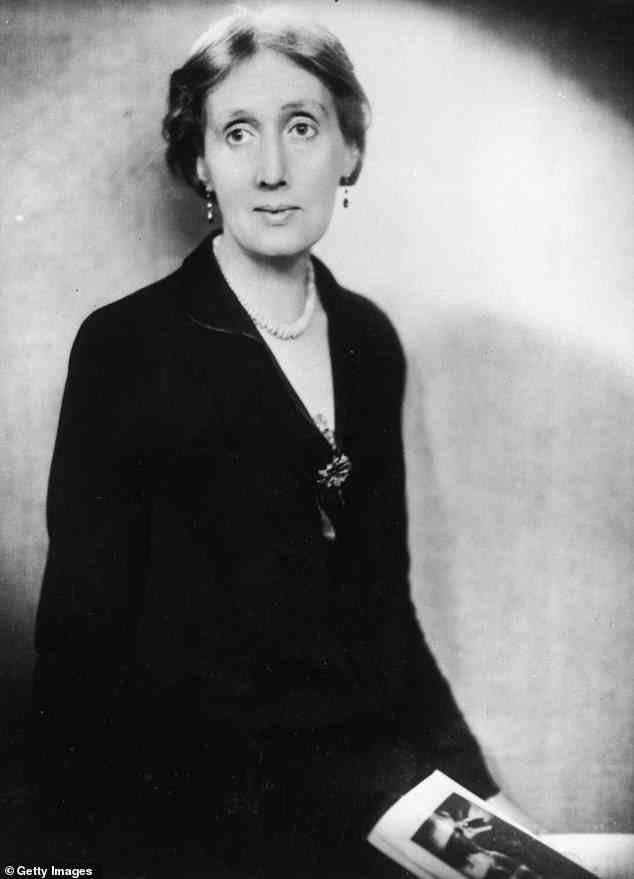 Virginia Woolf (im Bild) besuchte Blo Norton Hall im Jahr 1906, als sie 24 Jahre alt war, und schrieb dort eine Novelle, wobei sie sich von dem Anwesen inspirieren ließ