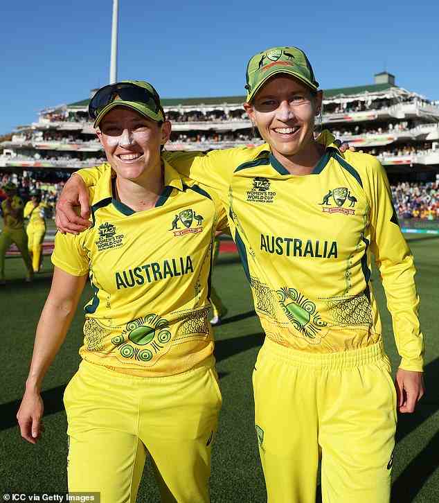 Megan Schutt (links) schrieb Meg Lannings (rechts) unerschütterlichem Verhalten zu, dass sich Australien von einem „Schrecken“ im Finale erholen konnte