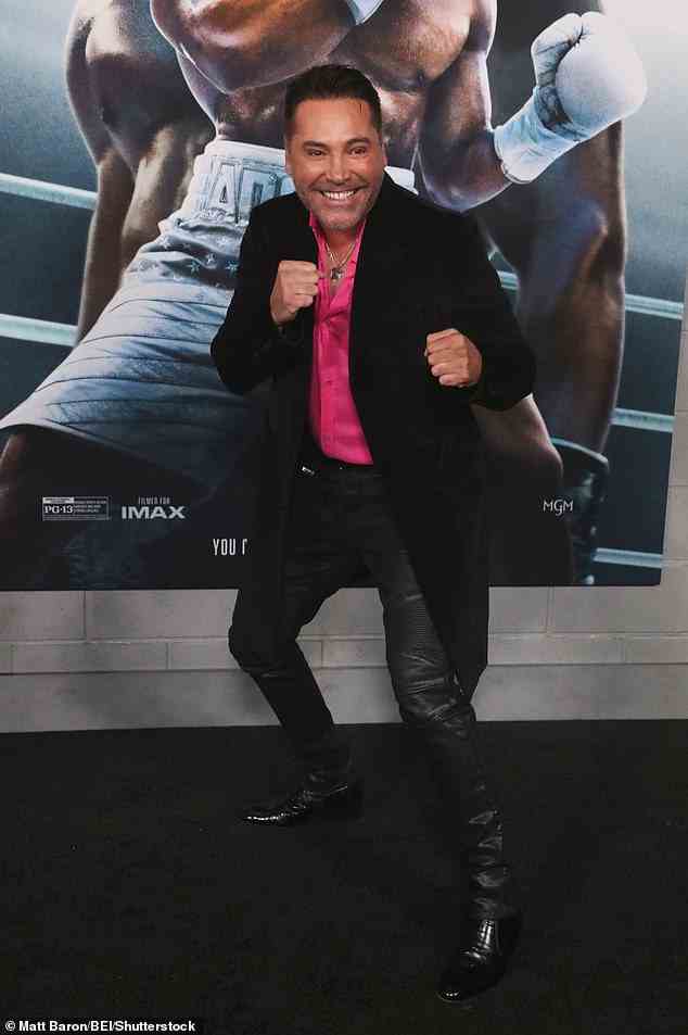 Quick pose: Oscar humorously showcased one of his boxing poses while stopping for photos on the red carpet