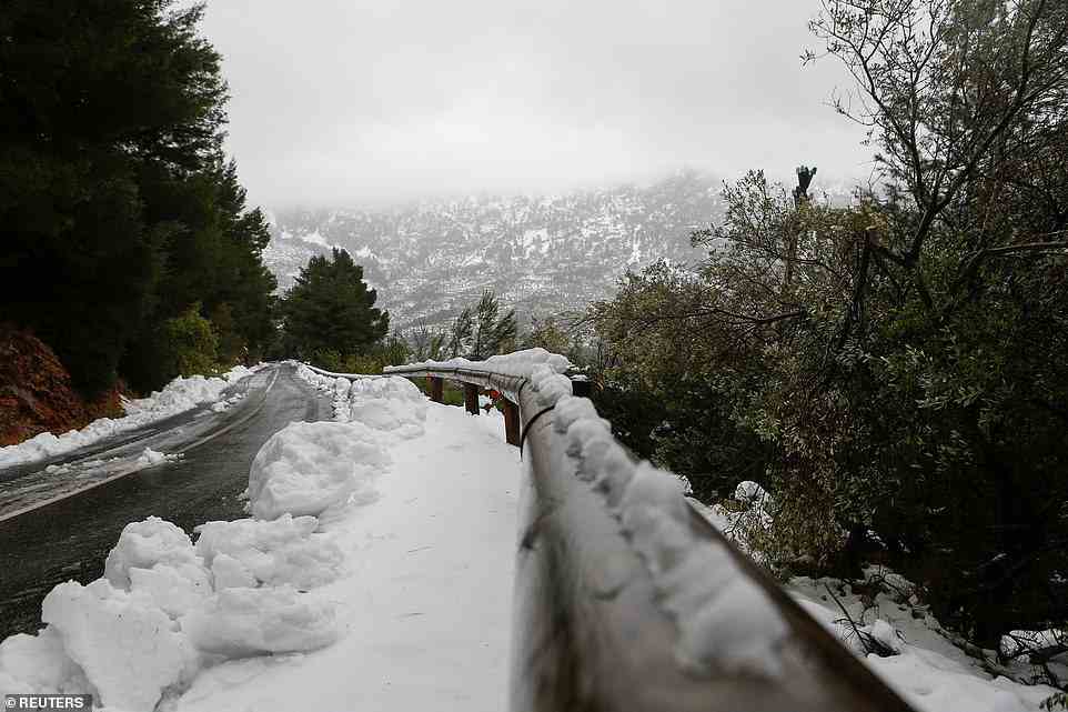 Schnee bedeckt am Dienstag das Serra de Tramuntana-Gebirge auf Mallorca, Spanien