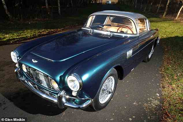 Das seltene Auto wurde 1954 von König Baudouin in Auftrag gegeben, der ein Fastback-Coupé wollte, das auf einem Aston-Martin-Chassis des berühmten Designers Alfredo Vignale gebaut wurde, der mit Ferrari und Maserati zusammenarbeitete