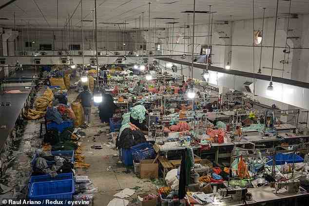 In der Fabrik eines Shein-Zulieferers, Guangzhou, China.  Shein ist die größte ultraschnelle Modemarke der Welt