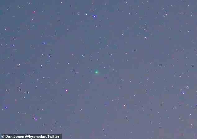 Der Komet C/2022 E3 wurde letzte Nacht vom Fotografen Dan Jones in Chichester mit einer Sony A6400 mit einem Sigma 30-mm-1,4-Objektiv aufgenommen