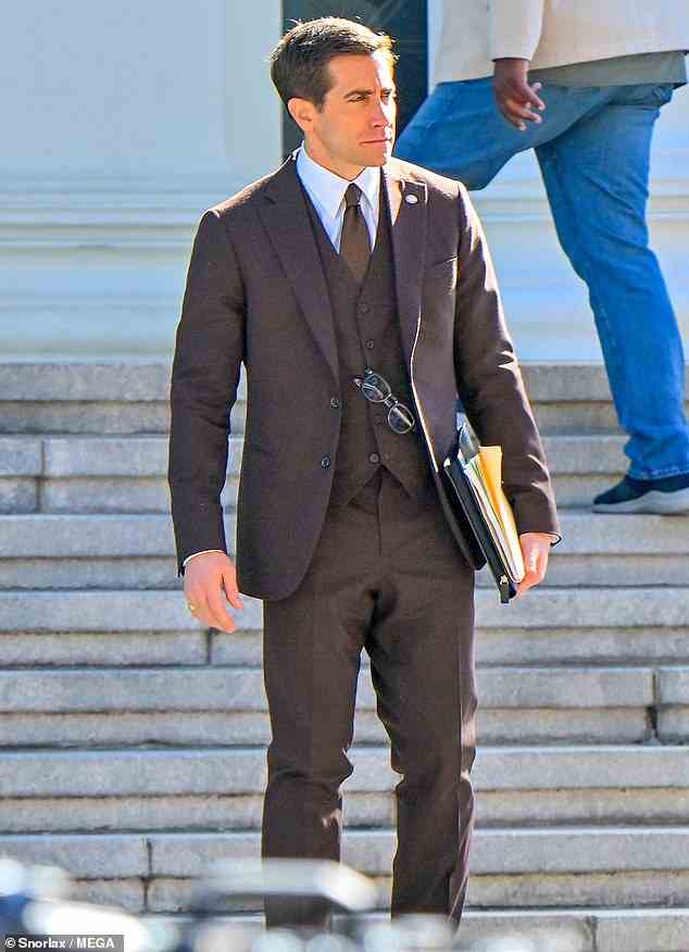 Vermeintlich unschuldig: Jake Gyllenhaal, 41, spielt die Hauptrolle in der neuen limitierten Serie für AppleTV, die auf dem gleichnamigen Buch von Scott Turow aus dem Jahr 1987 basiert