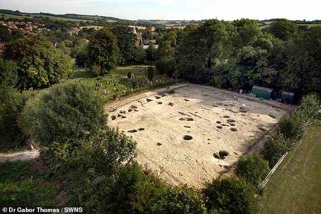 Die Ausgrabungsstätte in Lyminge, Kent, die neue Beweise enthielt, die darauf hindeuten, dass die Klöster „mehr Widerstandsfähigkeit“ hatten als bisher angenommen und nicht einfach „sitzende Enten“ waren.