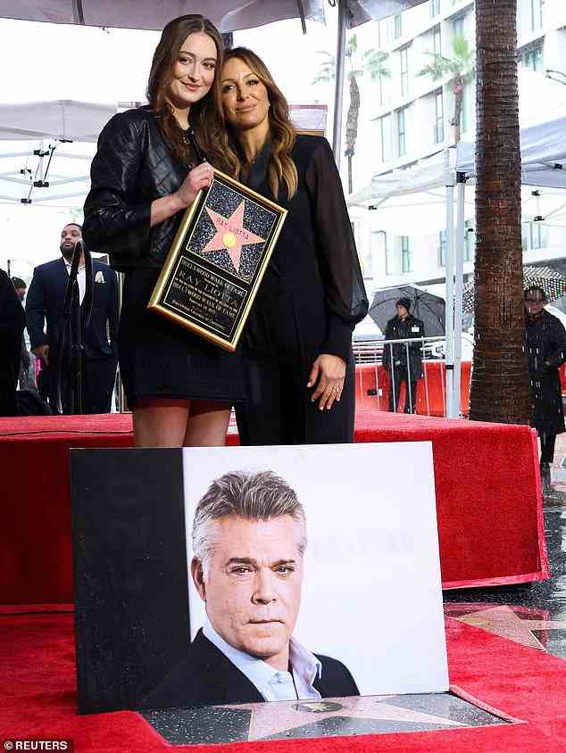 Für immer geliebt: Ray Liottas Tochter Karsen und Verlobte Jacy Nittolo würdigten den verstorbenen Schauspieler bei der Enthüllung seines Hollywood Walk of Fame-Stars am Freitag – neun Monate nach seinem tragischen Tod im Alter von 67 Jahren