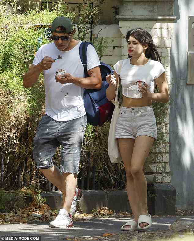 Der verstörte Schauspieler Vince Colosimo hat am Sonntag seine jüngsten rechtlichen Probleme hinter sich gelassen, um eine schöne Zeit mit seiner Tochter Lucia in Melbourne zu verbringen