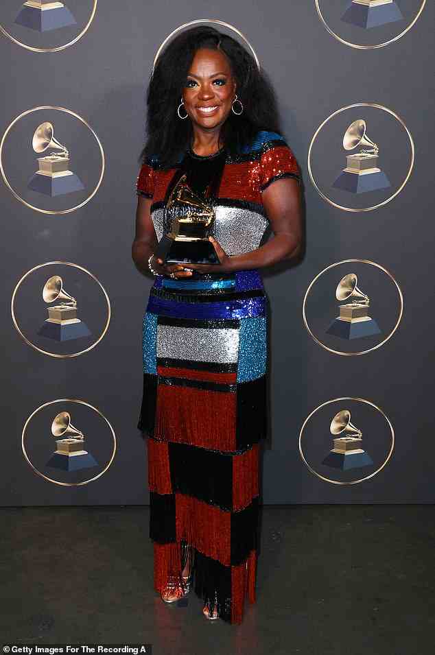 Geschichte schreiben: Viola Davis hat den EGOT-Status erreicht, nachdem sie einen Grammy für die Hörbuch-Performance ihrer Memoiren Finding Me gewonnen hat