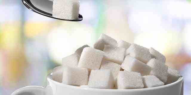 Die Dietary Guidelines of Americans (vom Department of Health and Human Services) empfehlen, den zugesetzten Zucker auf weniger als 10 % der täglichen Gesamtkalorien zu begrenzen.