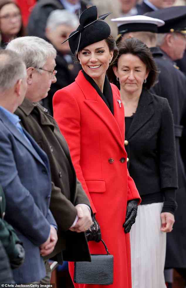 Dazzling Kate paired the striking coat with black accessories, including leather gloves and a small handbag