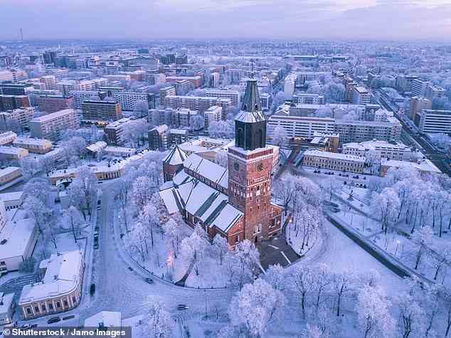 Turku, die neunte auf der Liste, ist Finnlands älteste Stadt und „strotzt vor mittelalterlichen Sehenswürdigkeiten wie dem Schloss und der Kathedrale [above]'