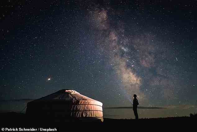 Die Mongolei gilt als das am meisten unterschätzte Reiseziel der Welt.  Dort empfiehlt Time Out eine Nacht unter den Sternen in einem Ger (oben)