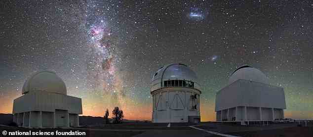 Das atemberaubende Bild wurde von der Dark Energy Camera (DECam) aufgenommen, die am Víctor M. Blanco-Teleskop am Cerro Tololo Inter-American Observatory (im Bild) montiert ist und Teil der National Science Foundation ist