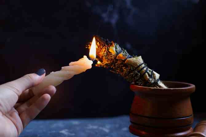 Brennender heiliger Rauch