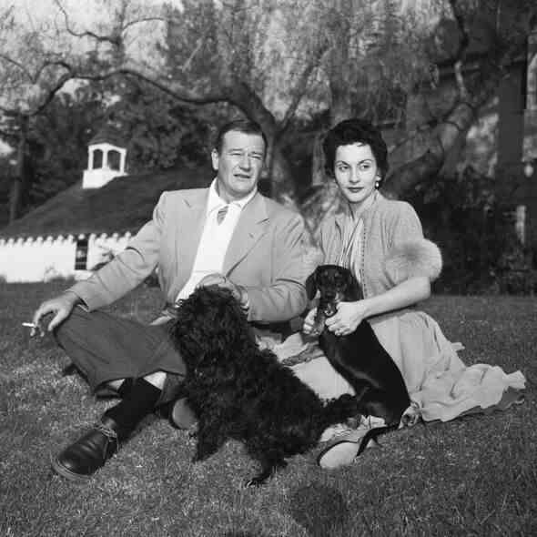  John Wayne und Ehefrau Pilar Wayne