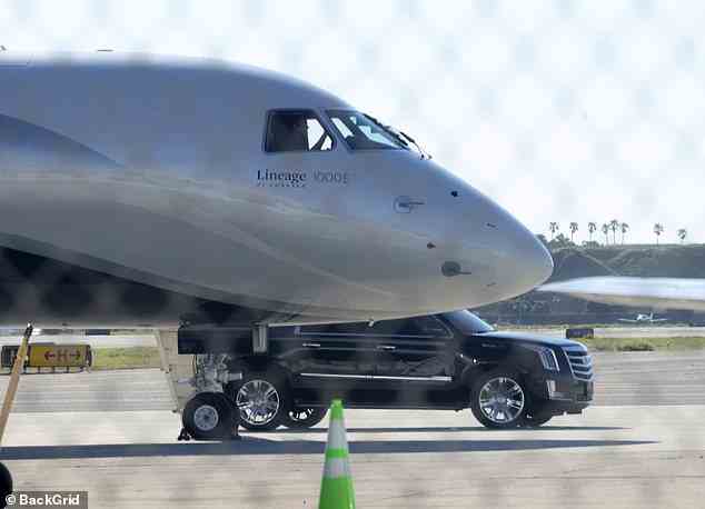 Perrys Jet am Flughafen Santa Barbara, von dem aus er nach Atlanta, Georgia, flog