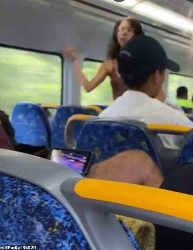 Die bizarre Aufführung (im Bild) fand auf einer T1-Bahnlinie im Westen von Sydney statt