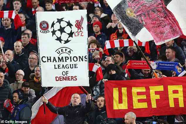 Liverpool-Fans protestieren während des Spiels ihrer Mannschaft gegen Real Madrid letzten Monat gegen die UEFA