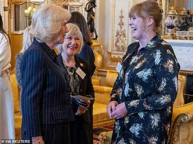 Stars: Ebenfalls anwesend beim Empfang im Buckingham Palace war Happy Valley-Star Sarah Lancashire, die von den Stars beeindruckt wirkte, als sie Camilla traf