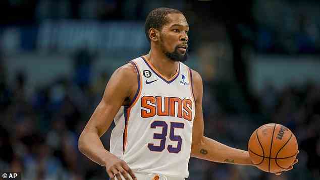 Durant hat bisher in drei Spielen für die Suns gespielt und erzielt im Durchschnitt 29,5 Punkte pro Spiel