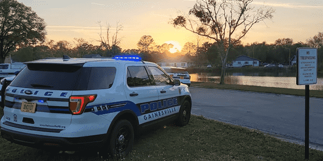 Polizisten aus Gainesville glauben, dass Kash in den Teich gefallen ist, nachdem er einige Minuten lang vermisst worden war.