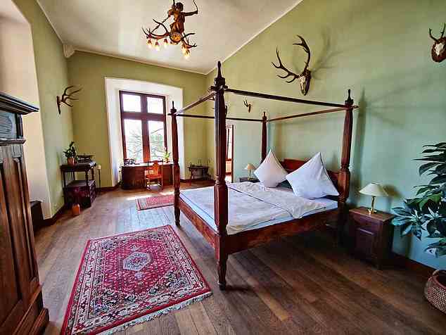 Das Jagdzimmer von Schloss Arenfels soll einen „schönen Blick“ auf den Rhein bieten