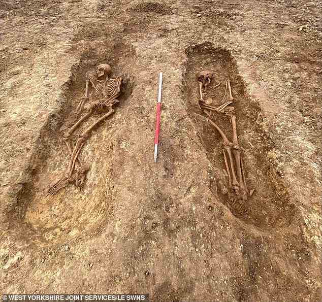Historiker glauben nun, dass der Fund eine der bedeutendsten Perioden der britischen Geschichte aufschließen könnte, da Forscher ungewöhnlicherweise sowohl spätrömische als auch frühsächsische Menschen mit unterschiedlichen Bestattungsbräuchen fanden