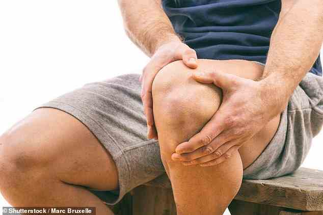 Könnten winzige Plastikteile eine Ursache für Knieschmerzen sein?