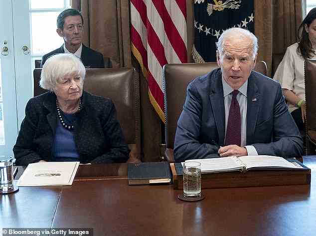 Präsident Joe Biden ist mit Finanzministerin Janet Yellen abgebildet.  Die Bundesregierung hat schnell gehandelt, um eine Ansteckung durch den Zusammenbruch der SVB zu verhindern