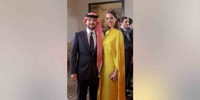 Kronprinz Hussein und seine Verlobte Rajwa Al Saif bei der Hochzeit seiner Schwester.
