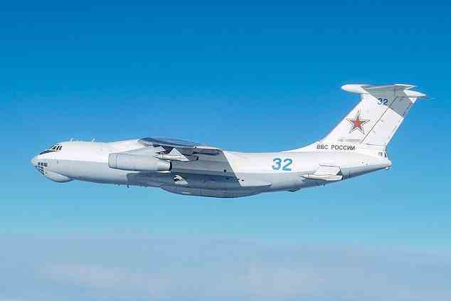 Das russische Flugzeug Il-78 Midas (abgebildet auf einem Bild, das am Dienstag von der deutschen Luftwaffe veröffentlicht wurde) flog zwischen St. Petersburg und Kaliningrad