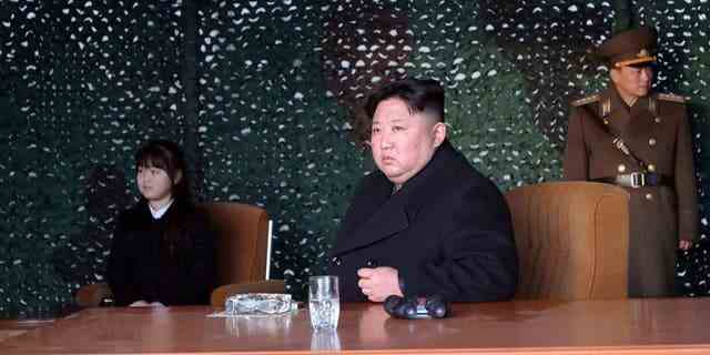 Kim Jong Un inspiziert mit seiner Tochter am Donnerstag, den 9. März 2023, eine angebliche Artillerieübung in Nordkorea.