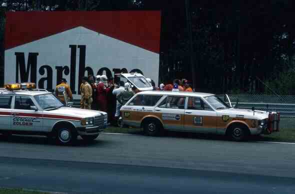 Formel 1, Grand Prix Belgien 1982, Zolder, 09.05.1982 Tödlicher Trainingsunfall Gilles Villeneuve Ärzte, Sanitaeter ww