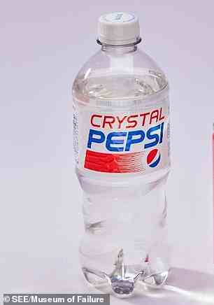 Crystal Pepsi, die wie normale Pepsi schmeckt, aber keine Karamellfarbe hat, kam am 13. April 1992 auf den Testmärkten auf den Markt – und wurde ein Jahr später in Tablettenform gebracht