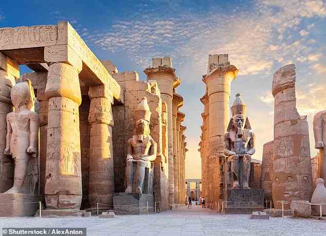 Alte Strukturen und Grabstätten wie die in Luxor (oben) werden schrullige Skorpione faszinieren