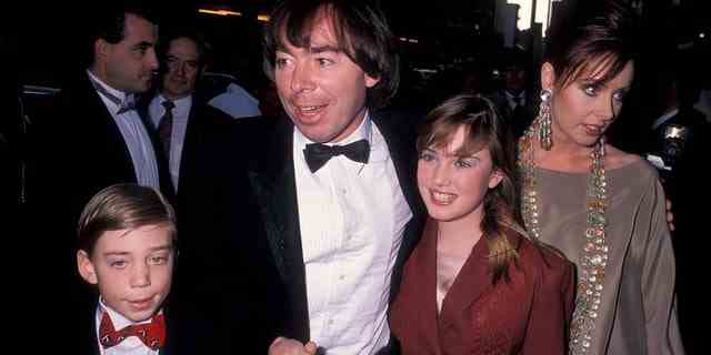 Andrew Lloyd Webber brachte Nicholas und Tochter Imogen (und Ex-Frau Sarah Brightman) zur Eröffnung mit "Perspektiven der Liebe" 1990 am Broadhurst Theatre in New York.