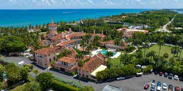 Der Club Mar-a-Lago des ehemaligen Präsidenten Donald Trump ist auf der Luftaufnahme in Palm Beach, Florida, am 31. August 2022 zu sehen.