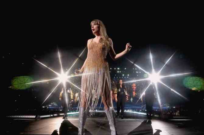 STYLECASTER |  Taylor Swift Eras Tour-Outfits 