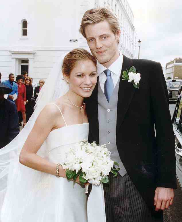 Mr. Goldsmiths erste Hochzeit mit Sheherazade Bentley am 5. Juni 1999 war eine aufwendige Zeremonie für 350 Personen im Ritz Hotel in London (an diesem Tag abgebildet).  Ihre Trennung wurde durch eine Affäre zwischen ihm und Miss Rothschild ausgelöst, die zu dieser Zeit auch seine Schwägerin war