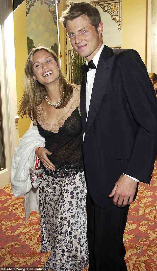 Seine Beziehung zu Alice, der Tochter des Finanziers Amschel Rothschild, begann 2006. Bald tauchten Gerüchte auf, dass er sie nachmittags besuchte, während er mit Sheherazade verheiratet war (abgebildet, während sie 2001 schwanger war).