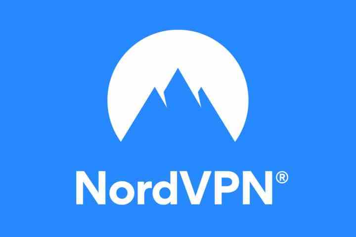 NordVPN-Firmenname und -Logo, blaue Bergspitzen vor einem weißen Kreis auf blauem Hintergrund.