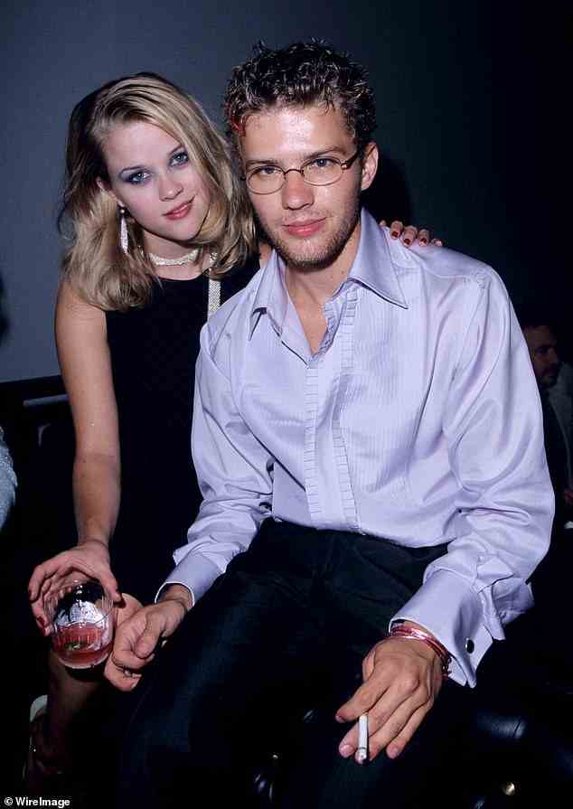So wie sie waren: Reese und Ryan trafen sich zum ersten Mal auf ihrer 21. Geburtstagsfeier, die im März 1997 stattfand;  gesehen am 24. August 1998