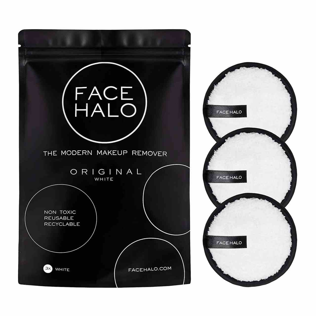 Face Halo wiederverwendbare Abschminkpads Runde weiße Abschminkpads mit schwarzem Innenfutter und schwarzer Tasche auf weißem Hintergrund