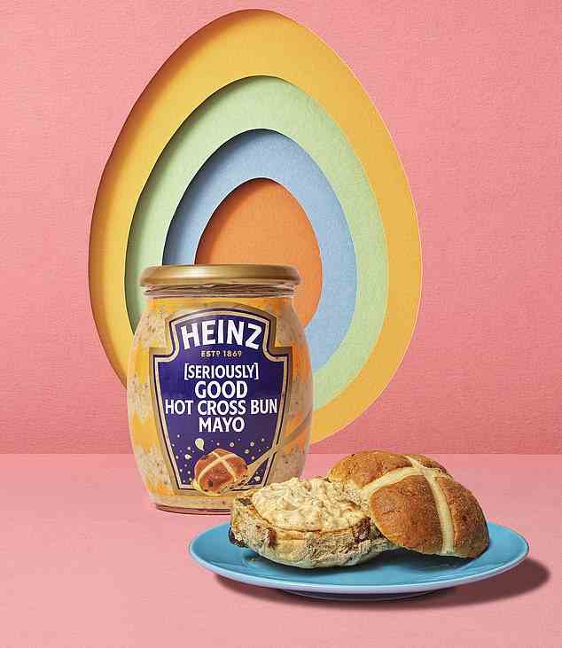 Die Marke hat ihre Heinz veröffentlicht [seriously] Good Hot Cross Bun Mayo, das aus seiner klassischen Mayonnaise, gerösteten Hot Cross Buns hergestellt und mit Zimtgewürzen und Fruchtstücken verwirbelt wird