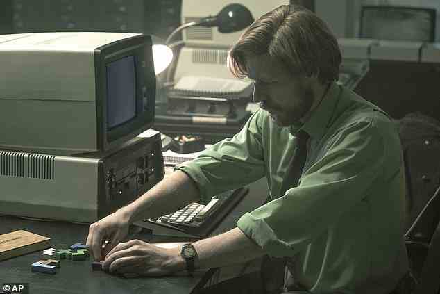 Während die Kosten für Computer sie für die meisten Haushalte unerschwinglich machten, hatte „jeder in der Sowjetunion, der einen PC hatte, Tetris drauf“ (eine Szene aus der Apple TV-Adaption).
