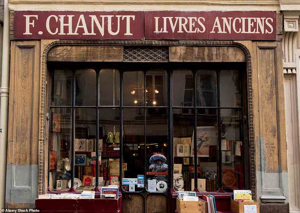 LIBRAIRIE FRANCOIS CHANUT, 41 RUE MAZARINE: In diesem Antiquariat, das Bücher ab dem 19. Jahrhundert verkauft, können Sie den „berauschenden Geruch von altem Leder und gealterten Einbänden“ genießen, wie das Buch verrät
