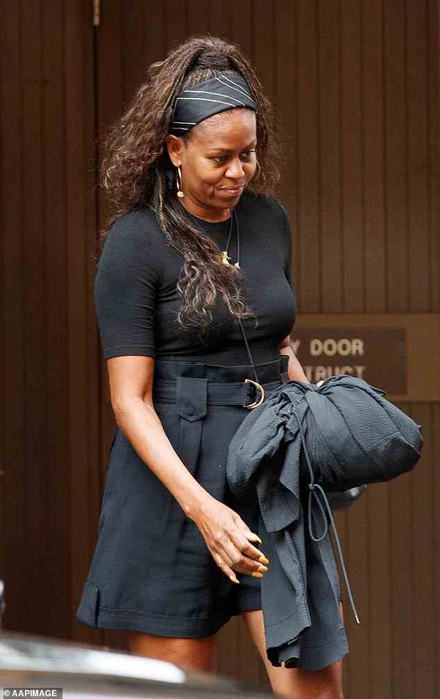Die ehemalige First Lady Michelle Obama verlässt das Four Seasons Hotel in Sydney.  Sie wurde später gesehen, wie sie einen Jachtausflug im Norden der Stadt genoss
